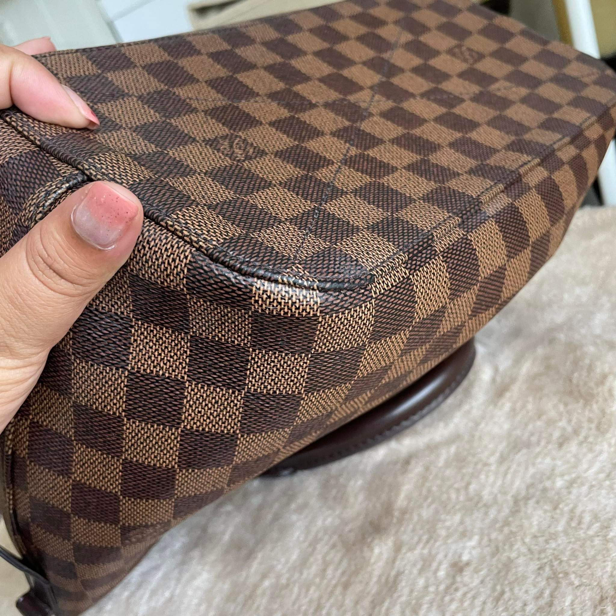 100% Authentic LV Siena MM Damier Ebene Condition: 9/10 Comes with:  dustbag, box, card authenticity and receipt Price: PHP 71,000…