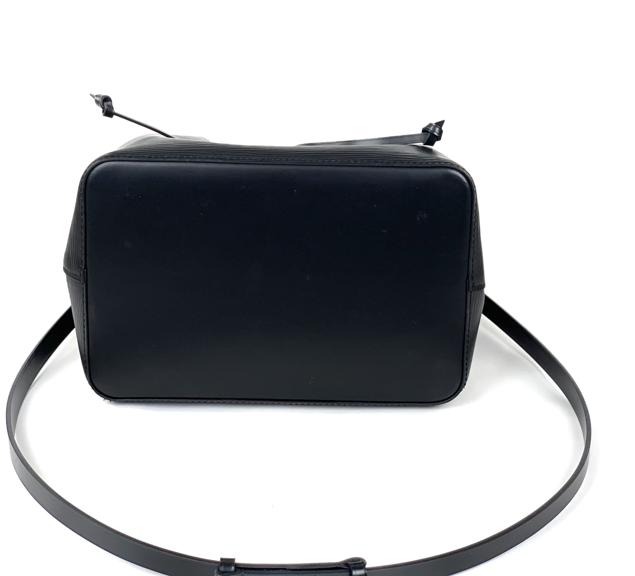 Louis Vuitton Black Epi Neo Noe Leather ref.212116 - Joli Closet