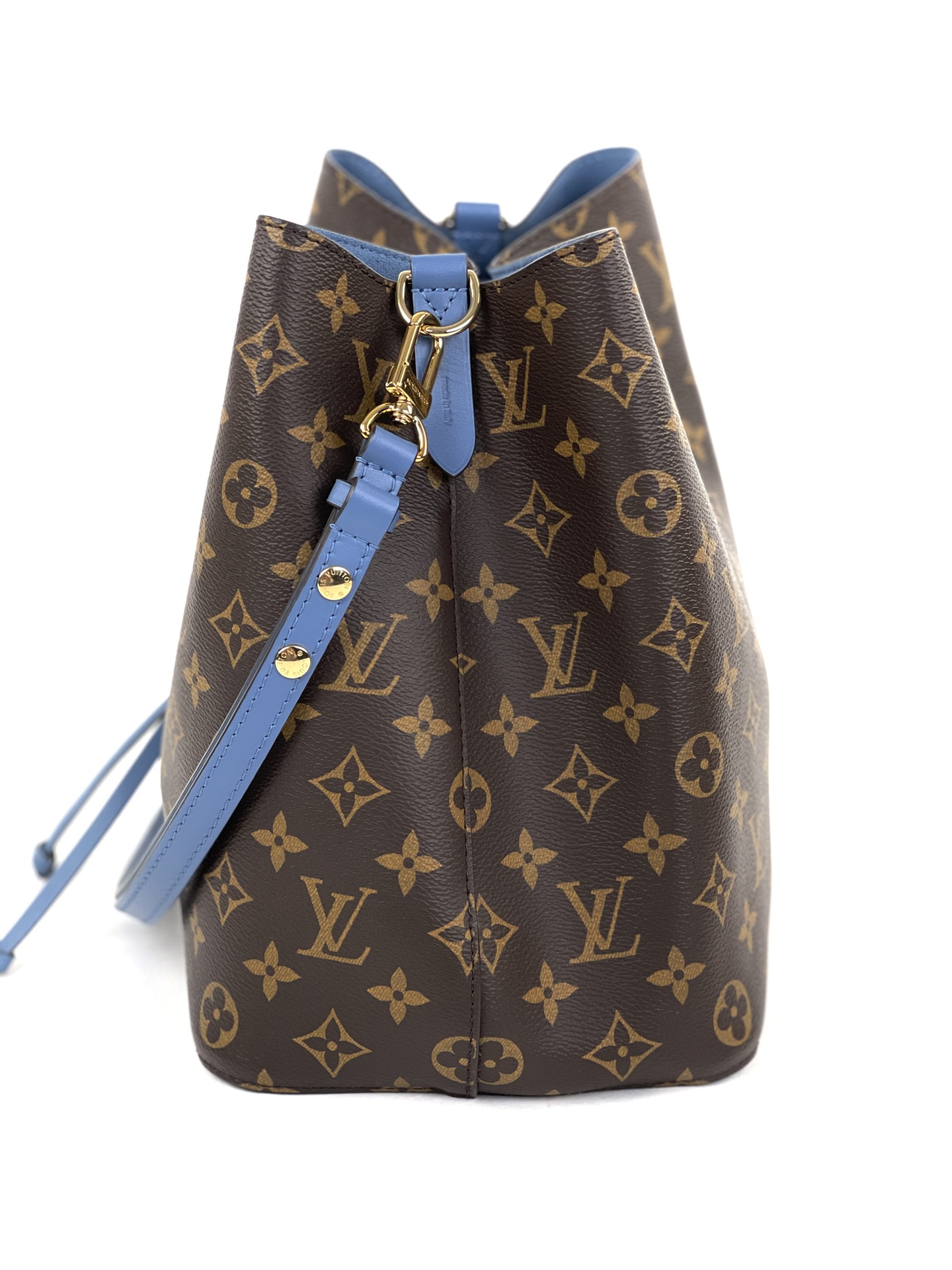 Louis Vuitton on X: Cool in blue. The iconic #LouisVuitton bucket bag just  got a makeover. The NéoNoé collection: new shape, new colors, and available  now at   / X