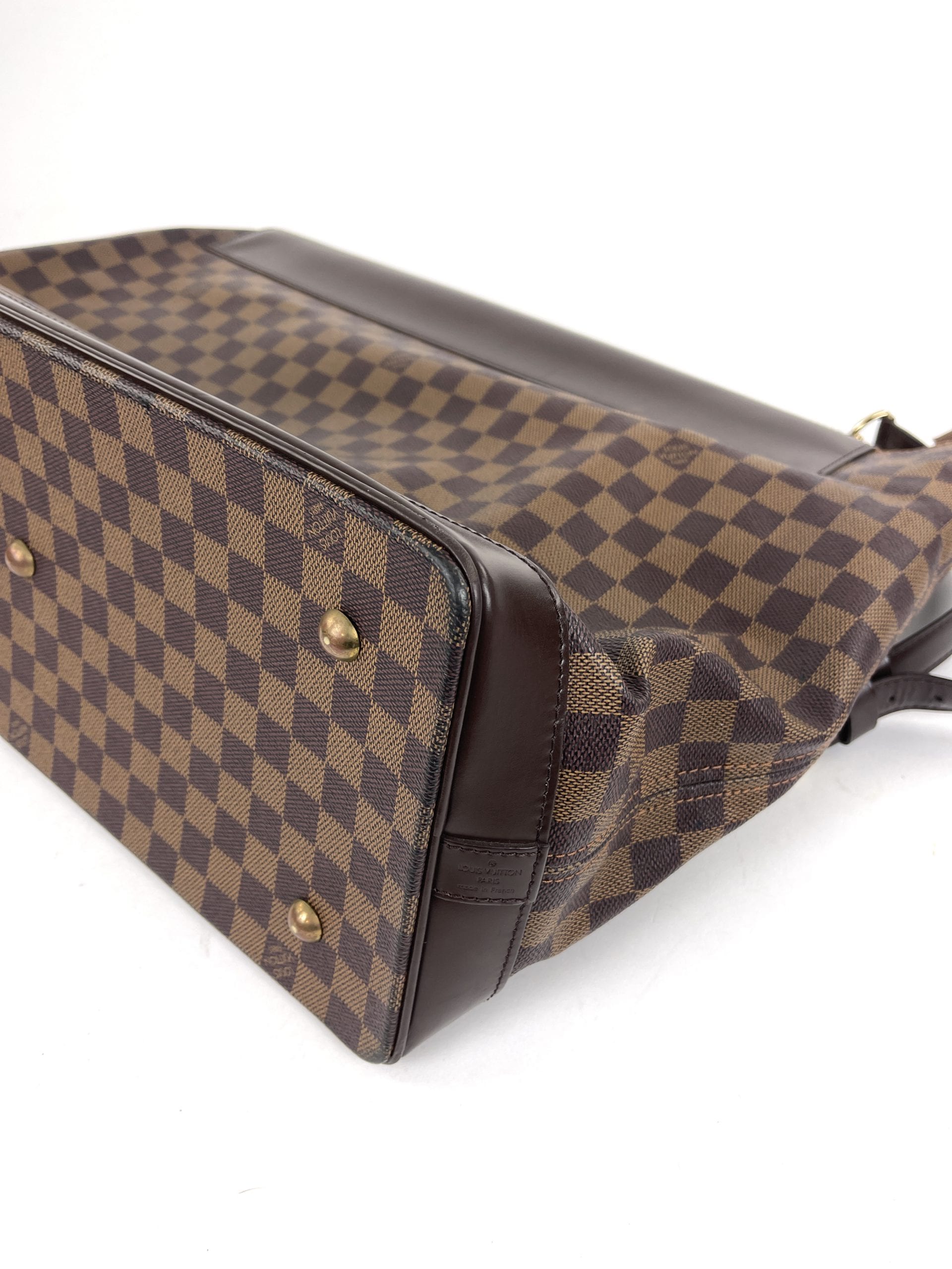 Louis Vuitton Vavin PM Damier Ebene now on luxeitfwd.com.au 🤎 Featuring a  damier ebene coated canvas exterior, black leather trim, gold…