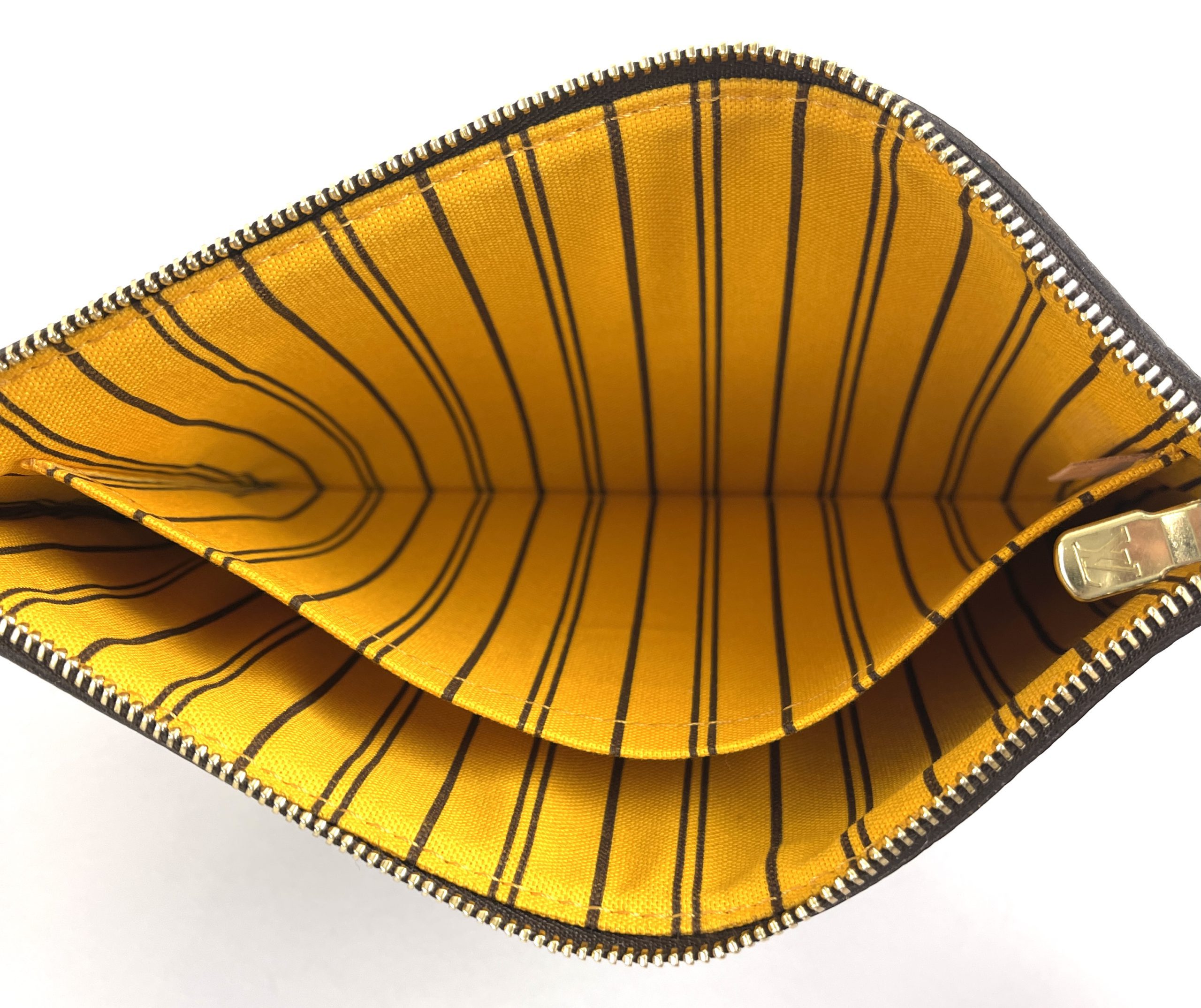 LOUIS VUITTON Neverfull MM Monogram Fuchsia Gold Hardware – AYAINLOVE  CURATED LUXURIES
