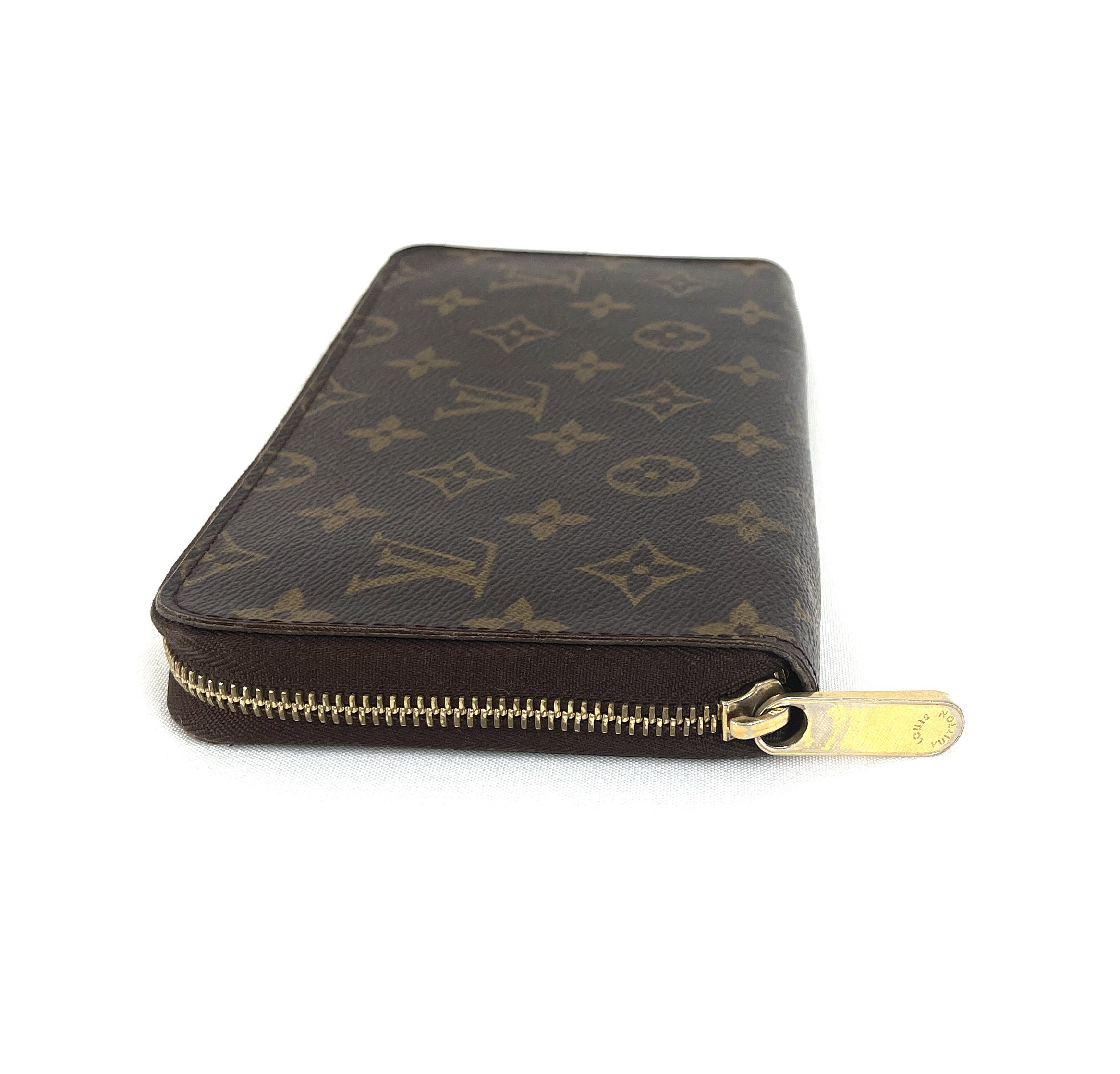 Louis-Vuitton-Monogram-Zip-Around-Long-Wallet-Old-Style-M60017