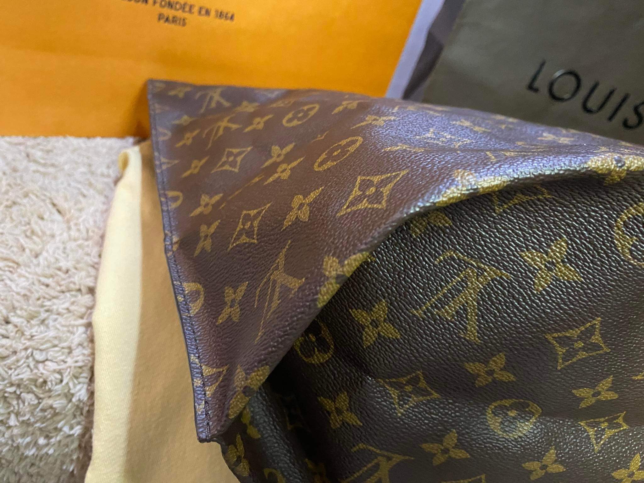 Alle Taschen ansehen Louis Vuitton Petit Noé, Brown Louis Vuitton Monogram Totally  PM Tote Bag