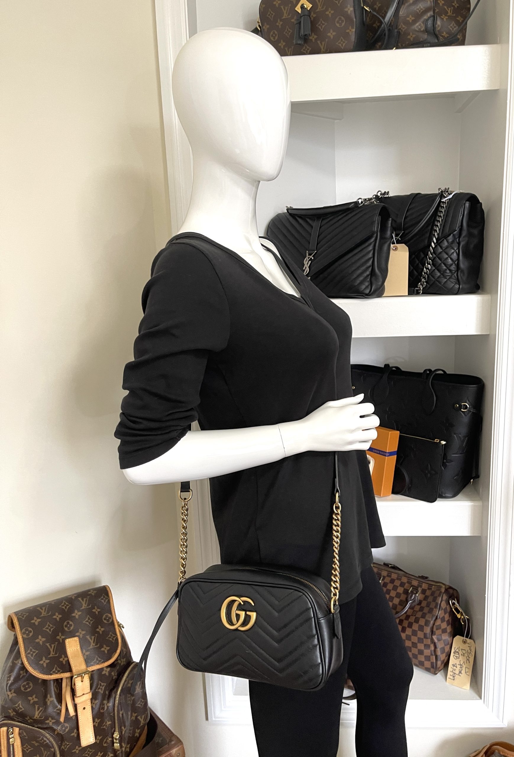 Gucci Matelasse Leather GG Marmont Mini Shoulder Bag (SHF-nrvxzd