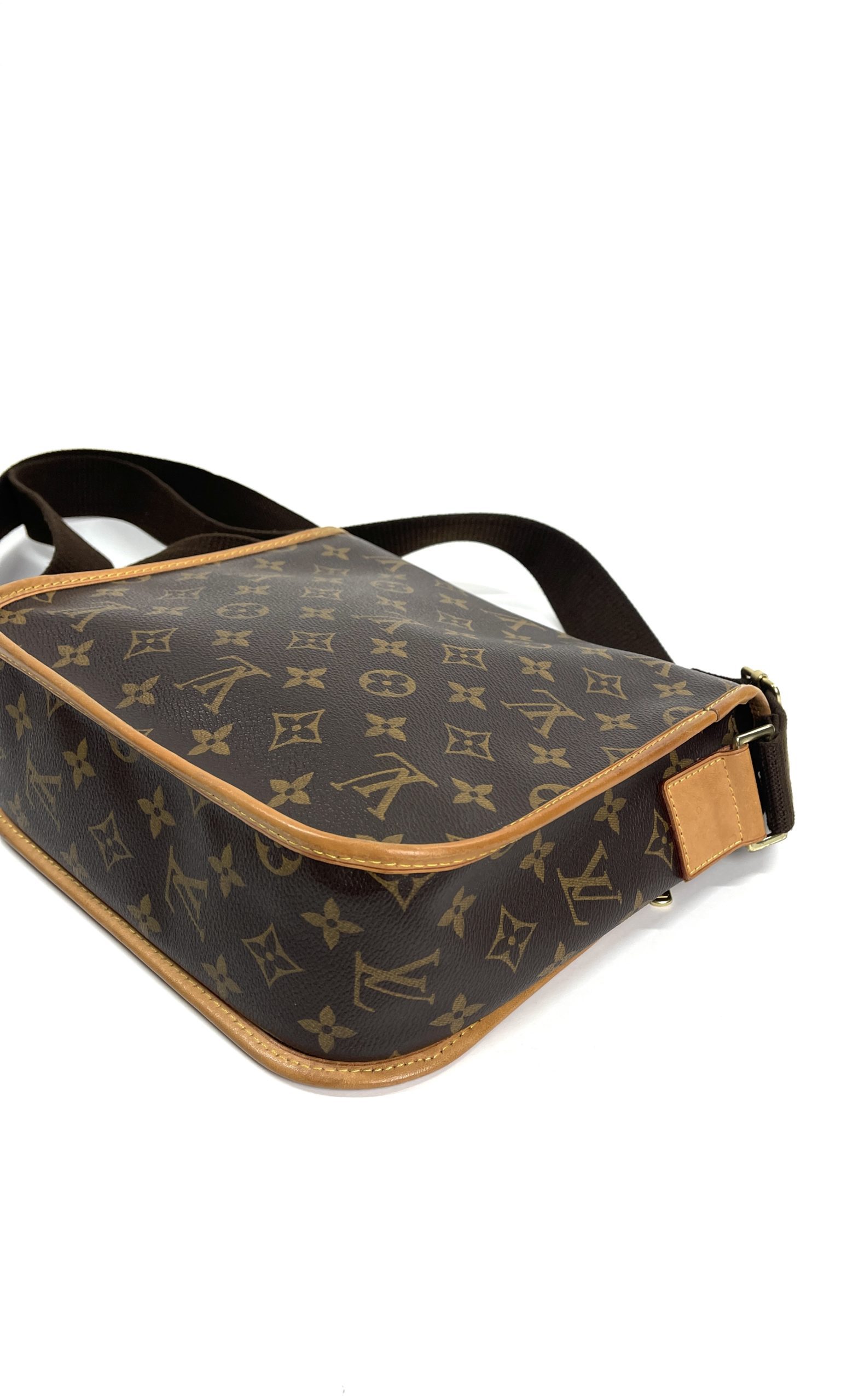 Louis Vuitton Bosphore Messenger PM For Sale at 1stDibs