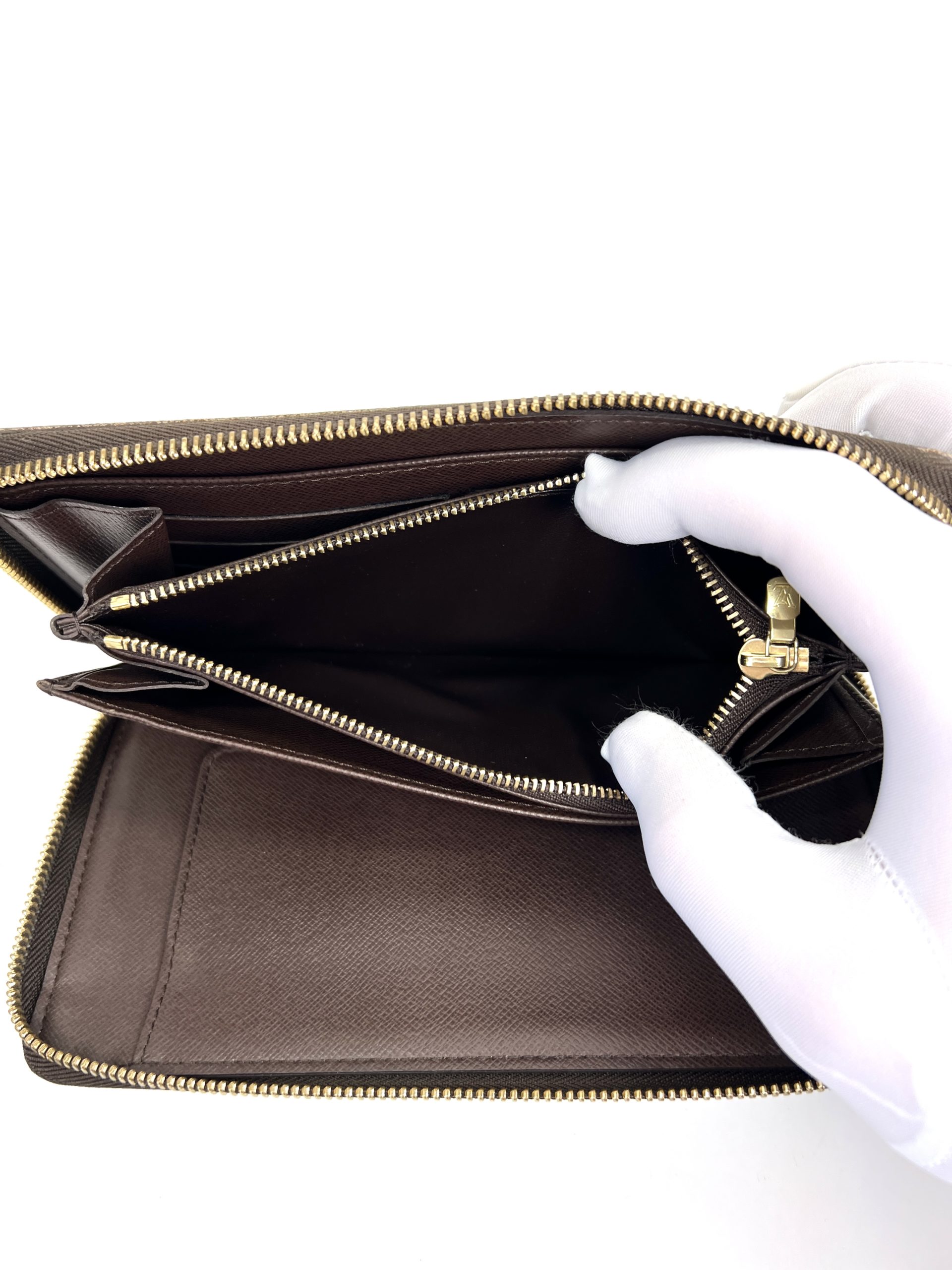 Louis Vuitton Billfold Wallet 6 Credit Card Slots Damier Ebene