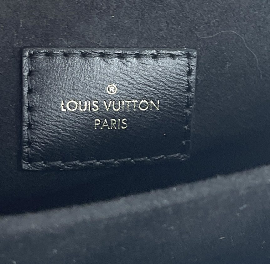 Louis Vuitton's Pochette Métis in Reverse Monogram - Gin & Pretzels