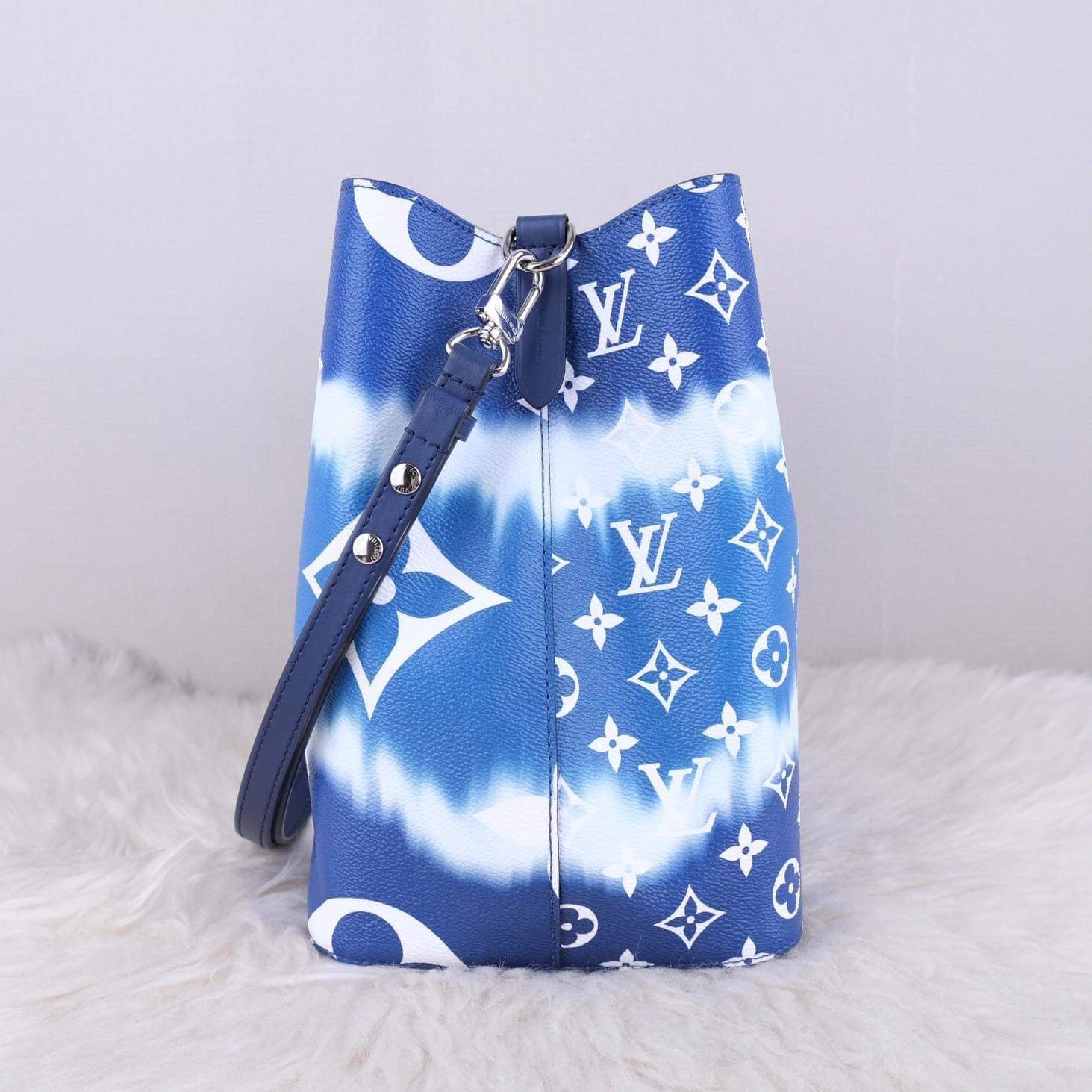 Louis Vuitton, Bags, Louis Vuitton Damier Cobalt Folded Messenger  Shoulder Bag Navy