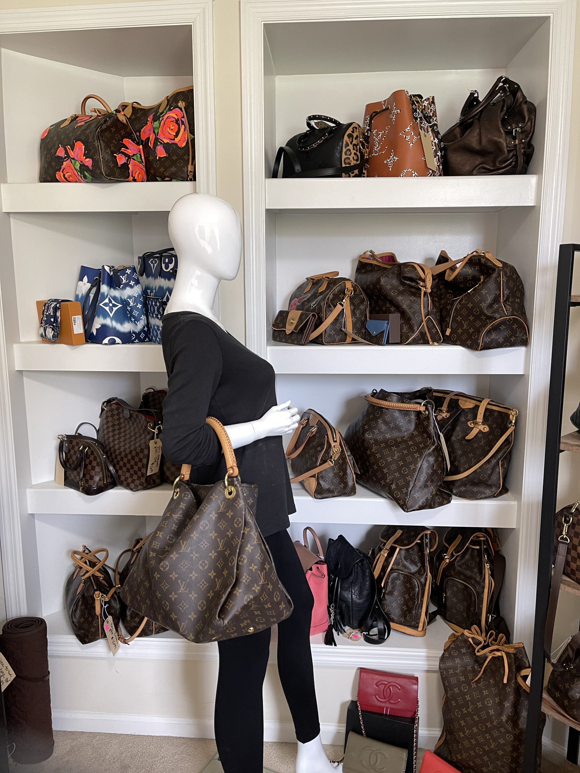 Mosh Posh on Instagram: “Louis Vuitton Artsy MM bags in!! Call us