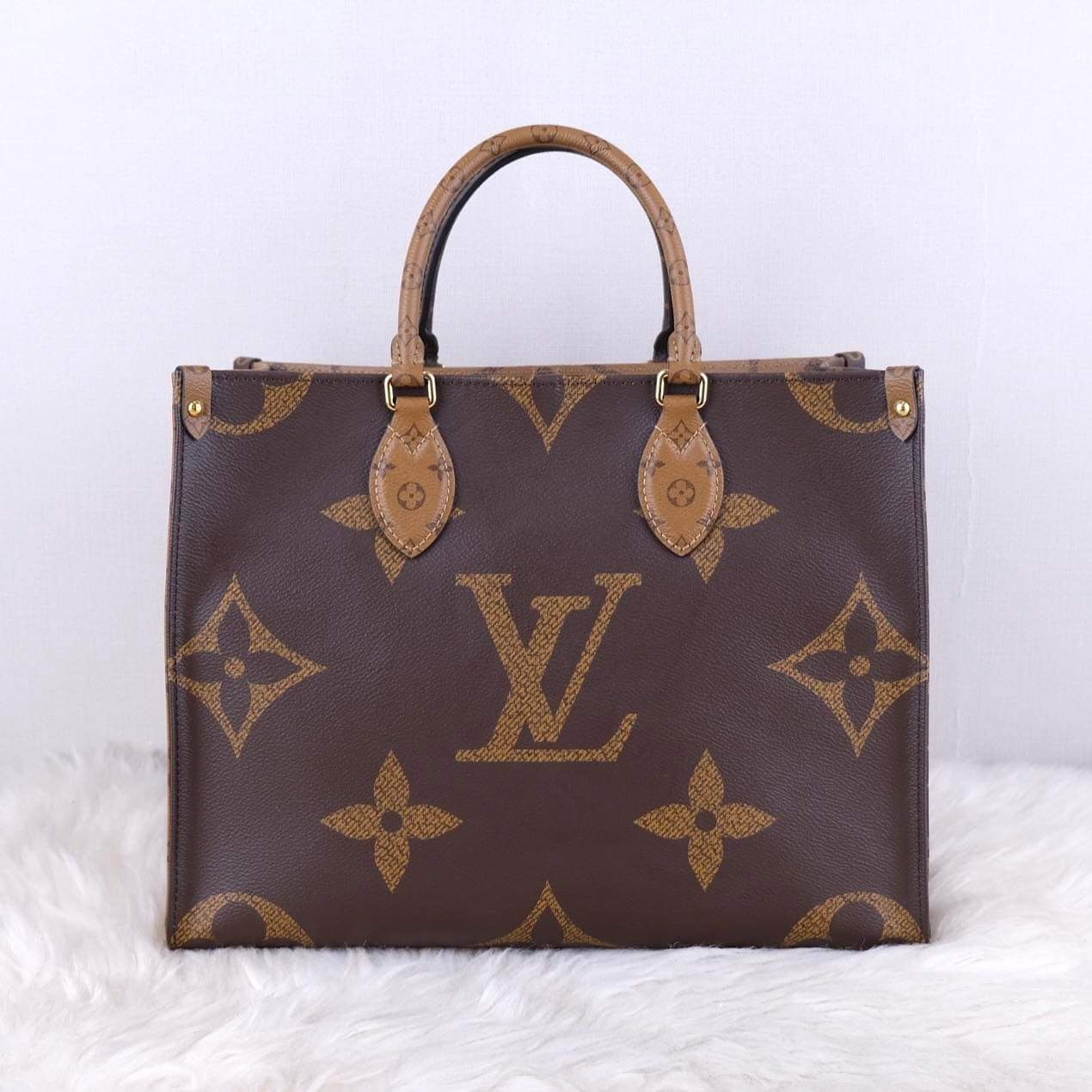 Louis Vuitton Reverse Monogram Giant Onthego MM - A World Of Goods