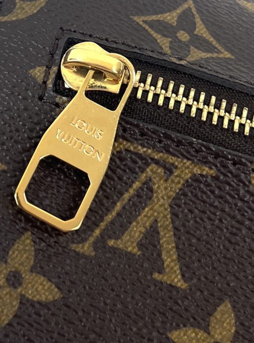 Louis Vuitton Pochette Metis Monogram zipper