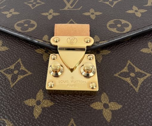 Louis Vuitton Pochette Metis Monogram buckle