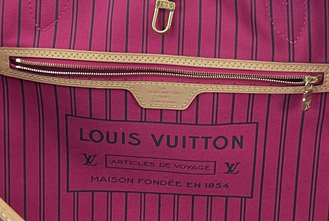 Louis Vuitton Neverfull MM/GM Peony Pivoine Monogram Wristlet