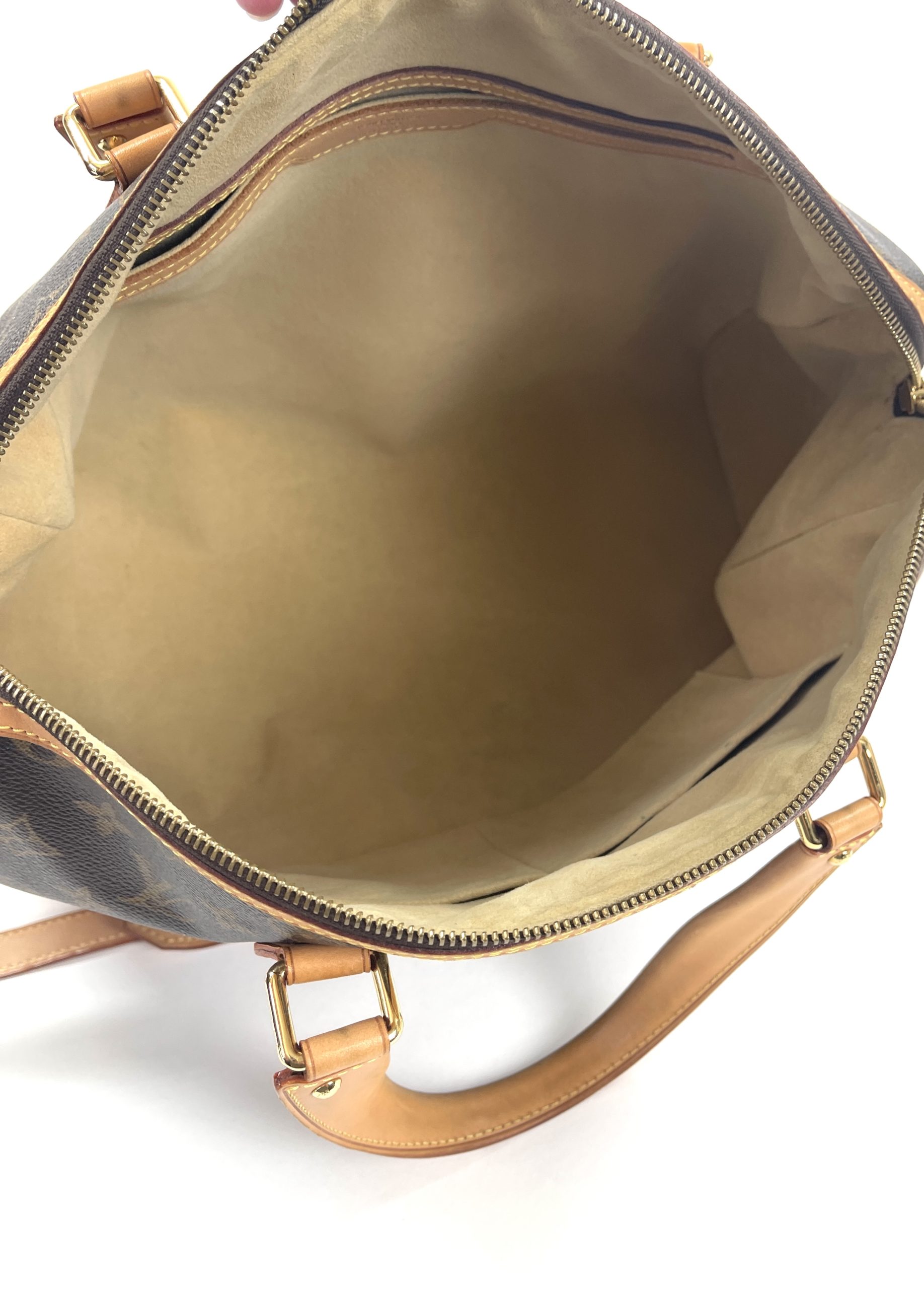 Louis Vuitton 2011 Black Epi Leather Speedy 35 Handbag in 2023