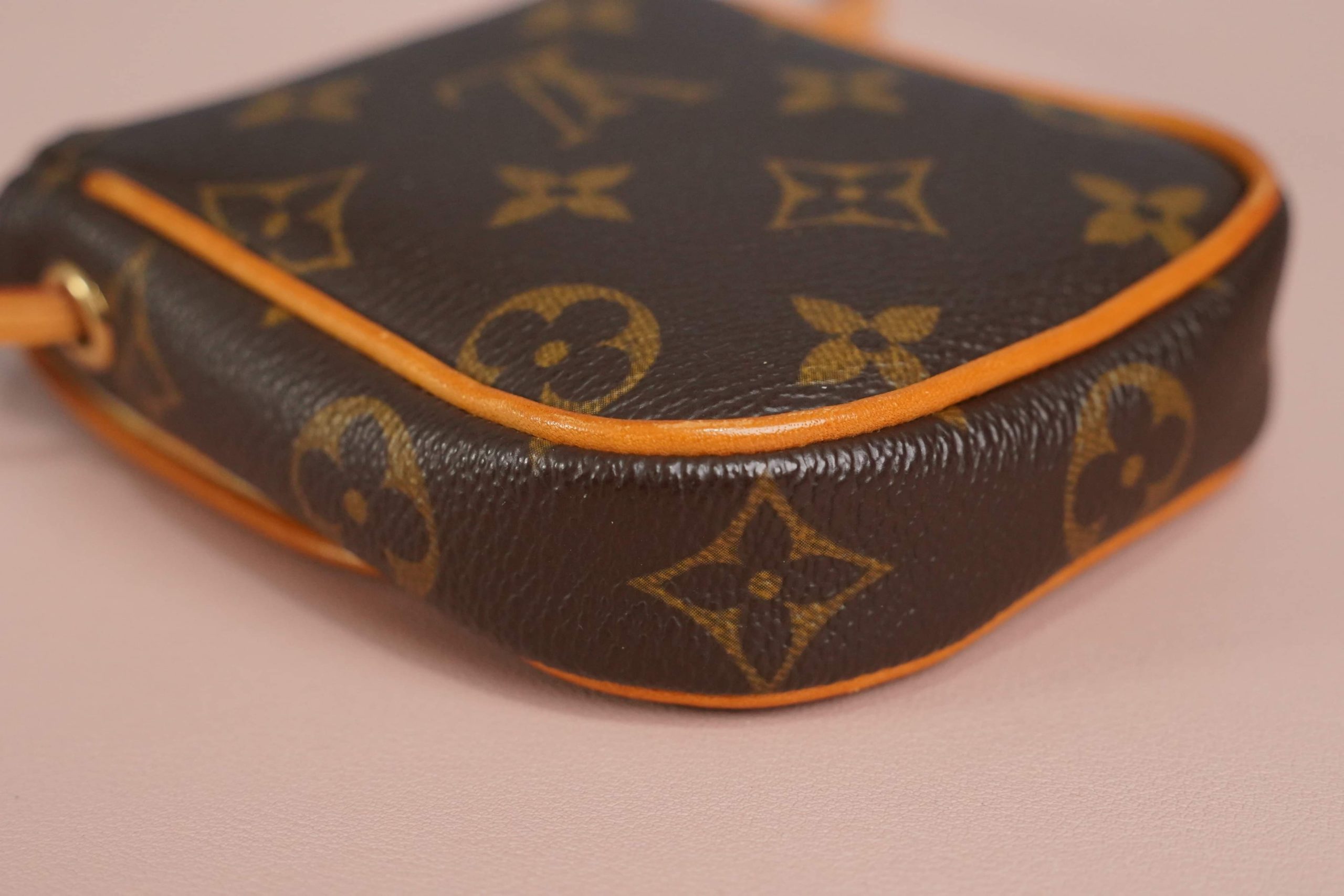 Different patina on two new Pochette Accessoires : r/Louisvuitton