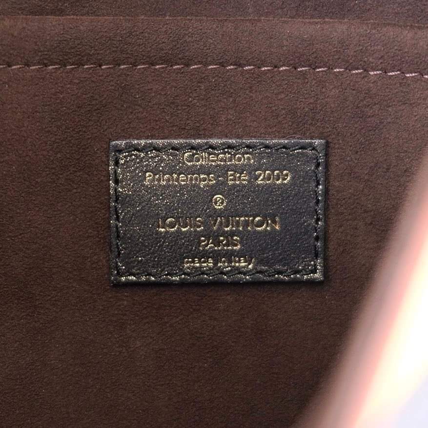 Louis Vuitton Limited Kalahari PM Hobo Flap Bag 5V44LS – Bagriculture