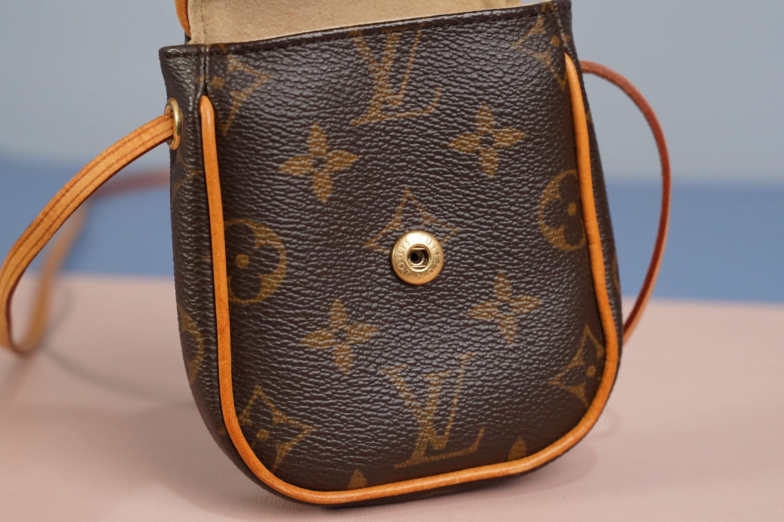 Louis Vuitton Monogram Pochette Cancun - Brown Mini Bags, Handbags