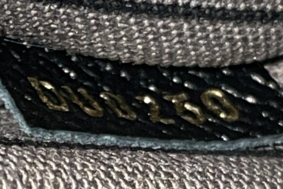 Been seeing the Petite Malle Souple in black and monogram but I have the  Pochette Métis in black empreinte so I wanted a creme/white bag. I went to  the store to see