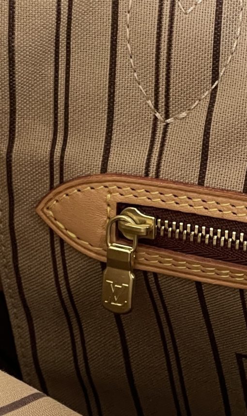 Louis Vuitton Monogram Neverfull MM Beige inside zipper