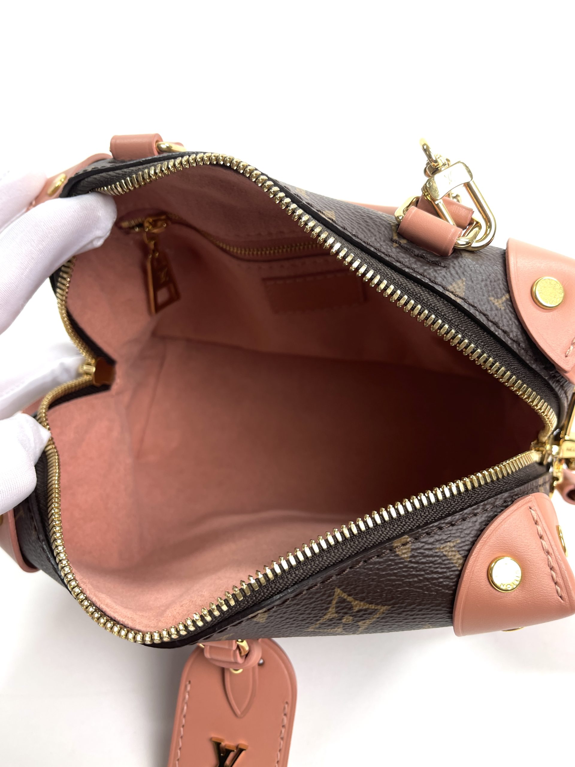 Louis Vuitton Giant Reverse Monogram Boite Chapeau Souple Bag, Women's  Fashion, Bags & Wallets, Tote Bags on Carousell