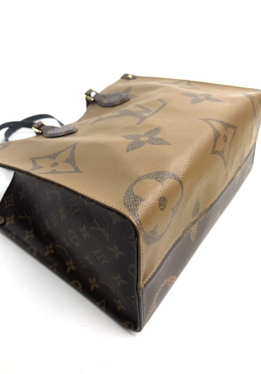 Louis Vuitton Onthego MM Reverse Tote 18