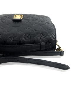 Been seeing the Petite Malle Souple in black and monogram but I have the  Pochette Métis in black empreinte so I wanted a creme/white bag. I went to  the store to see
