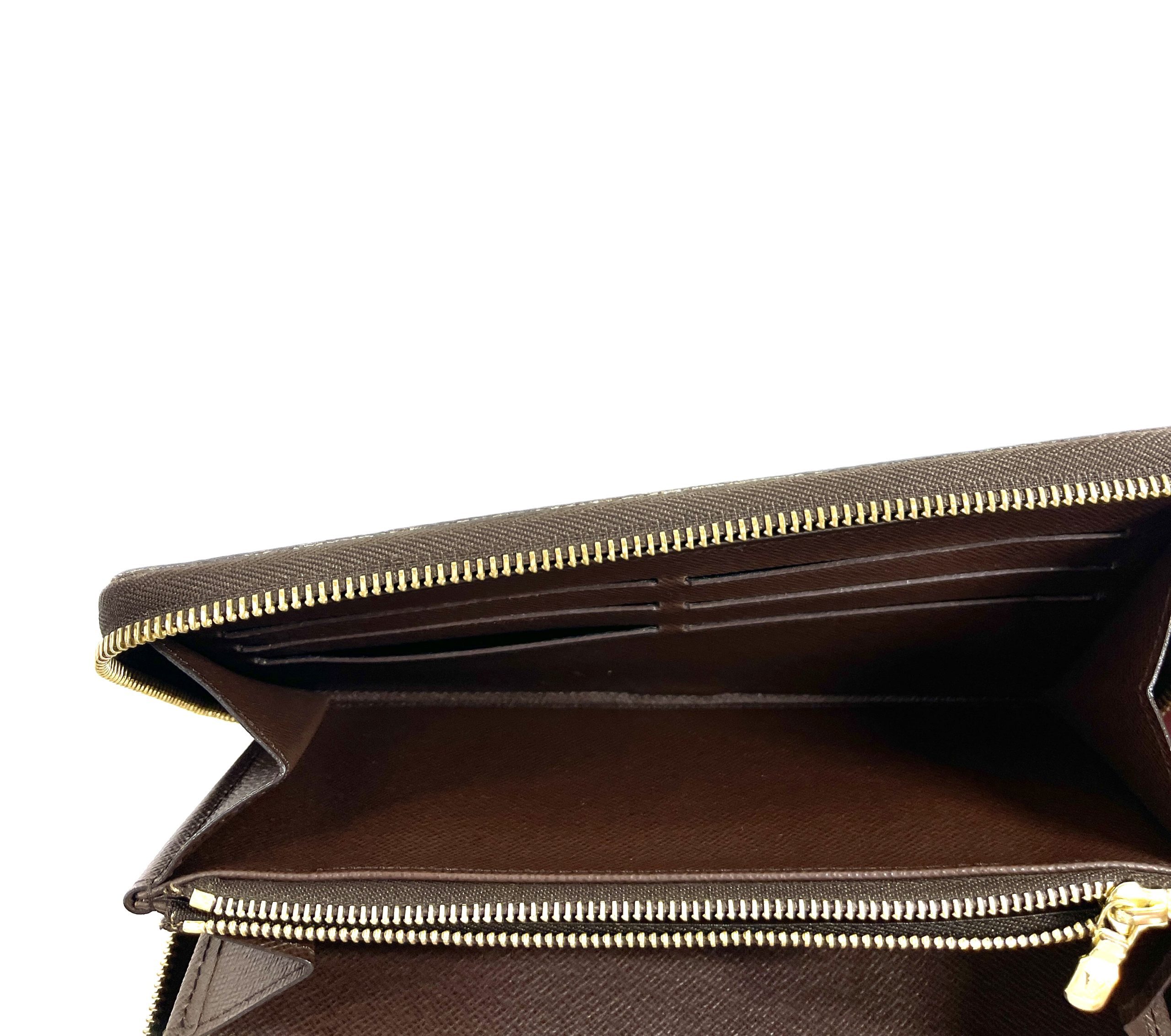 Need a wallet larger than Zippy? Watch this. Louis Vuitton Daily Organizer  vs Zippy XL 