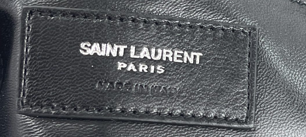 Saint Laurent Matelasse Calfskin Monogram College Medium Shoulder Bag (SHF-VVdWy3)