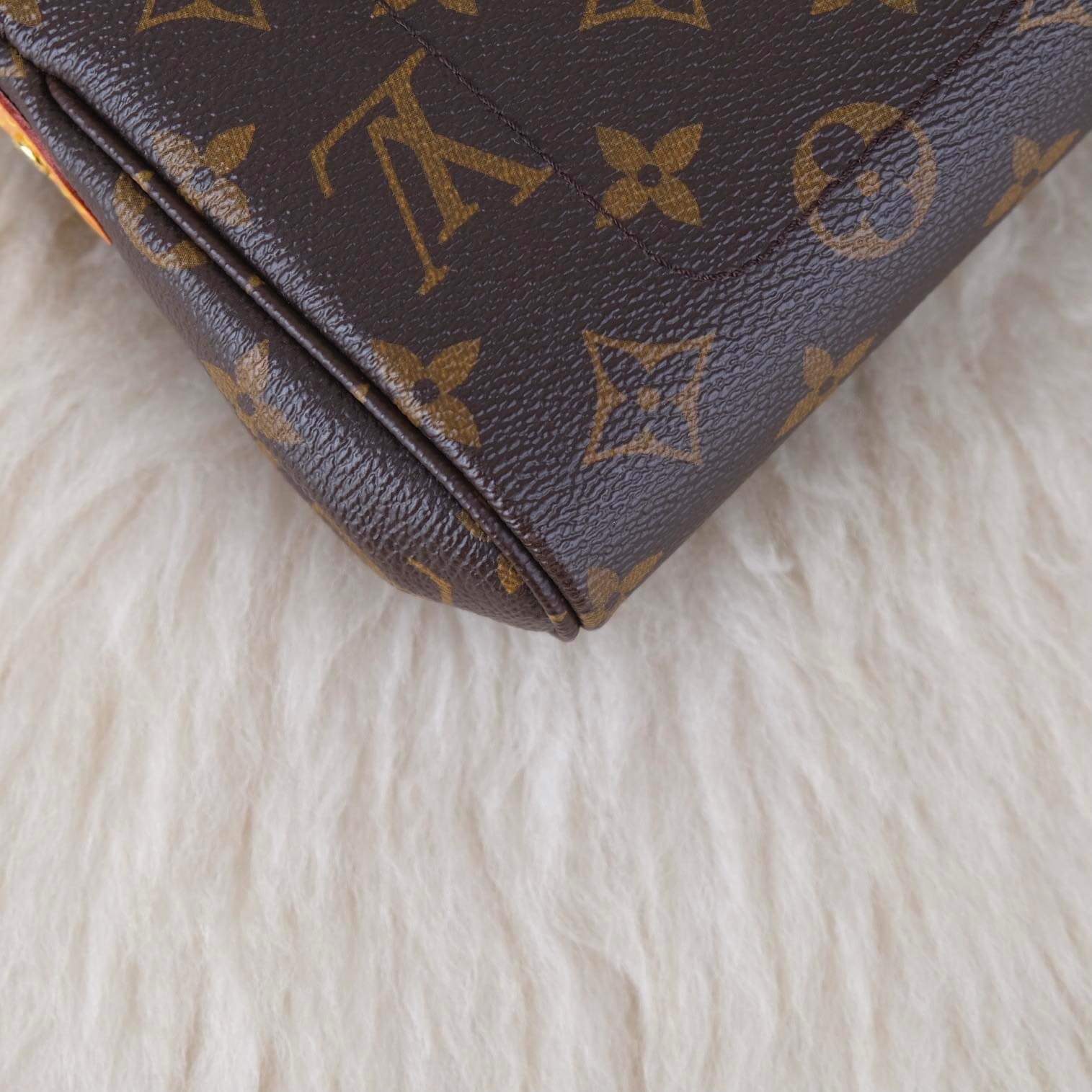 Louis Vuitton Monogram Favorite Clutch PM Bag (Authentic Pre Owned)  Louis  vuitton handbags outlet, Louis vuitton purse, Louis vuitton bag