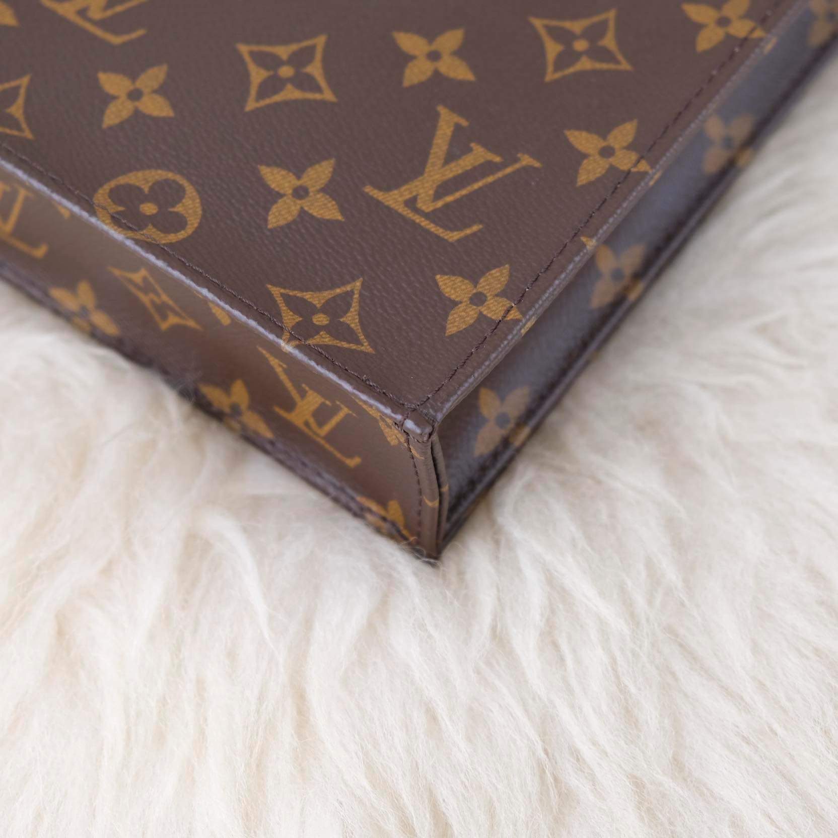 Like New! Louis Vuitton Ipad Case Sleeve Empreinte