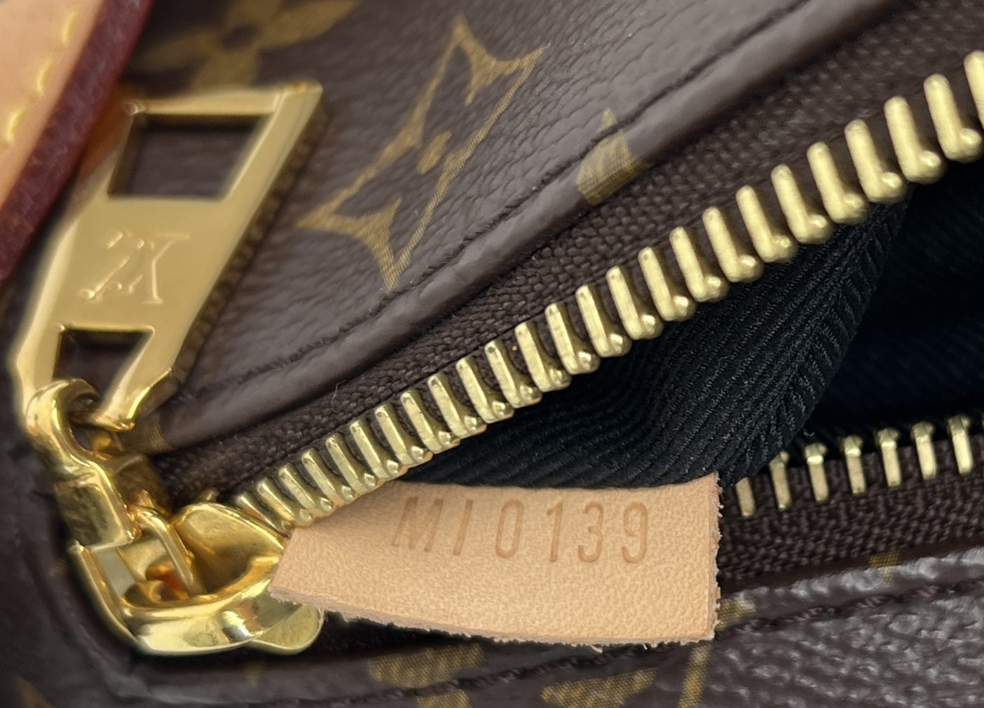 Do all Louis Vuitton zippers have numbers?