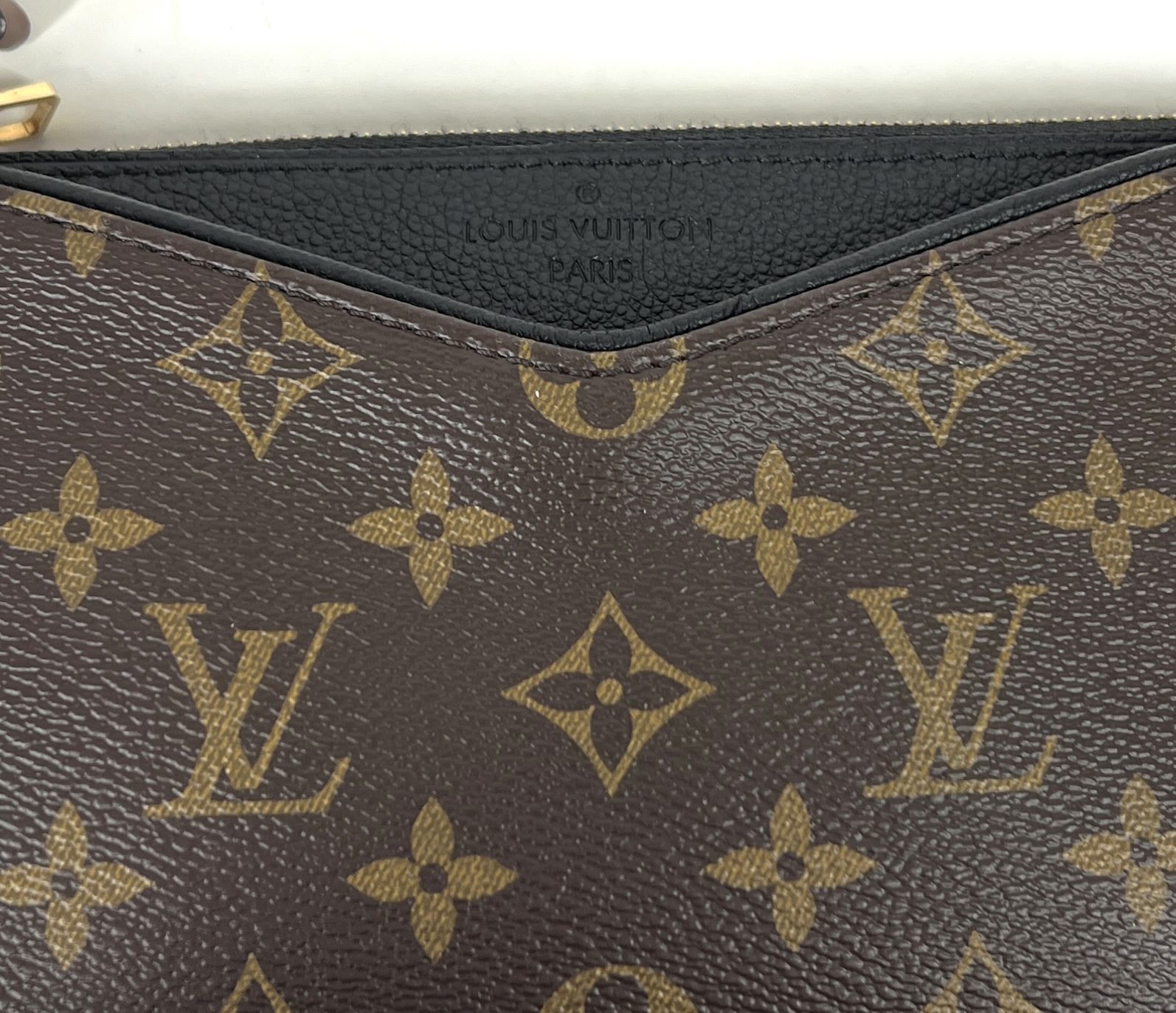 Louis Vuitton, Monogram Pallas Clutch