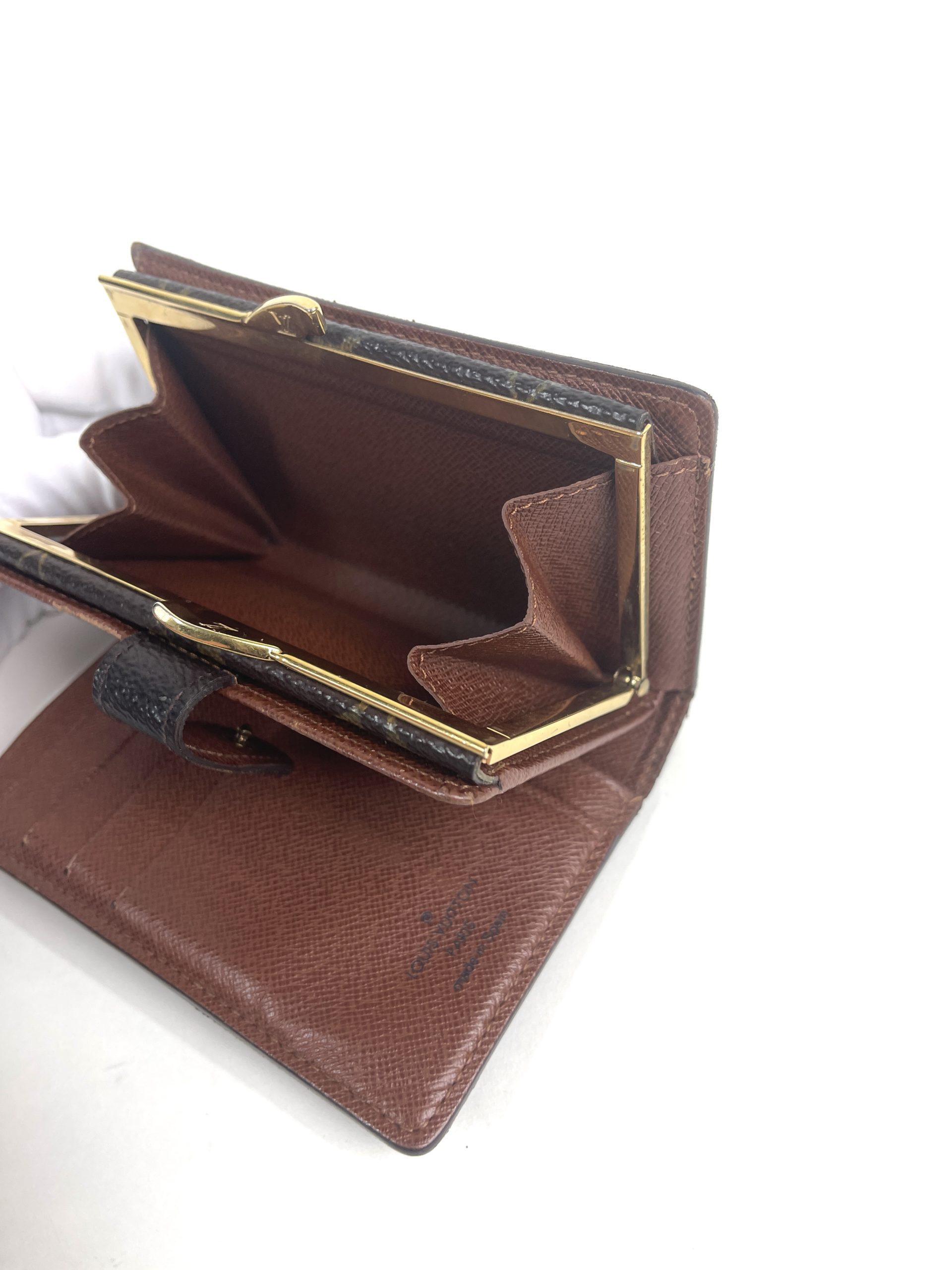 Louis Vuitton EPI GM Leather Kisslock Wallet