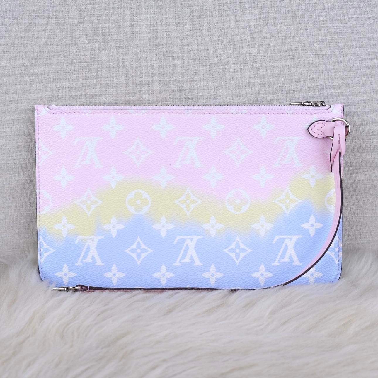 Louis Vuitton, Bags, Louis Vuitton Escale Pastel Pink Neverfull Mm  Pochette In Like New Condition