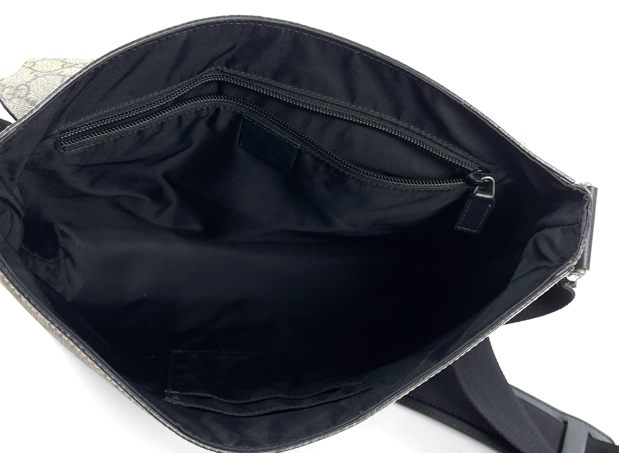 Gucci Black Signature Leather Flap Messenger Bag Gucci