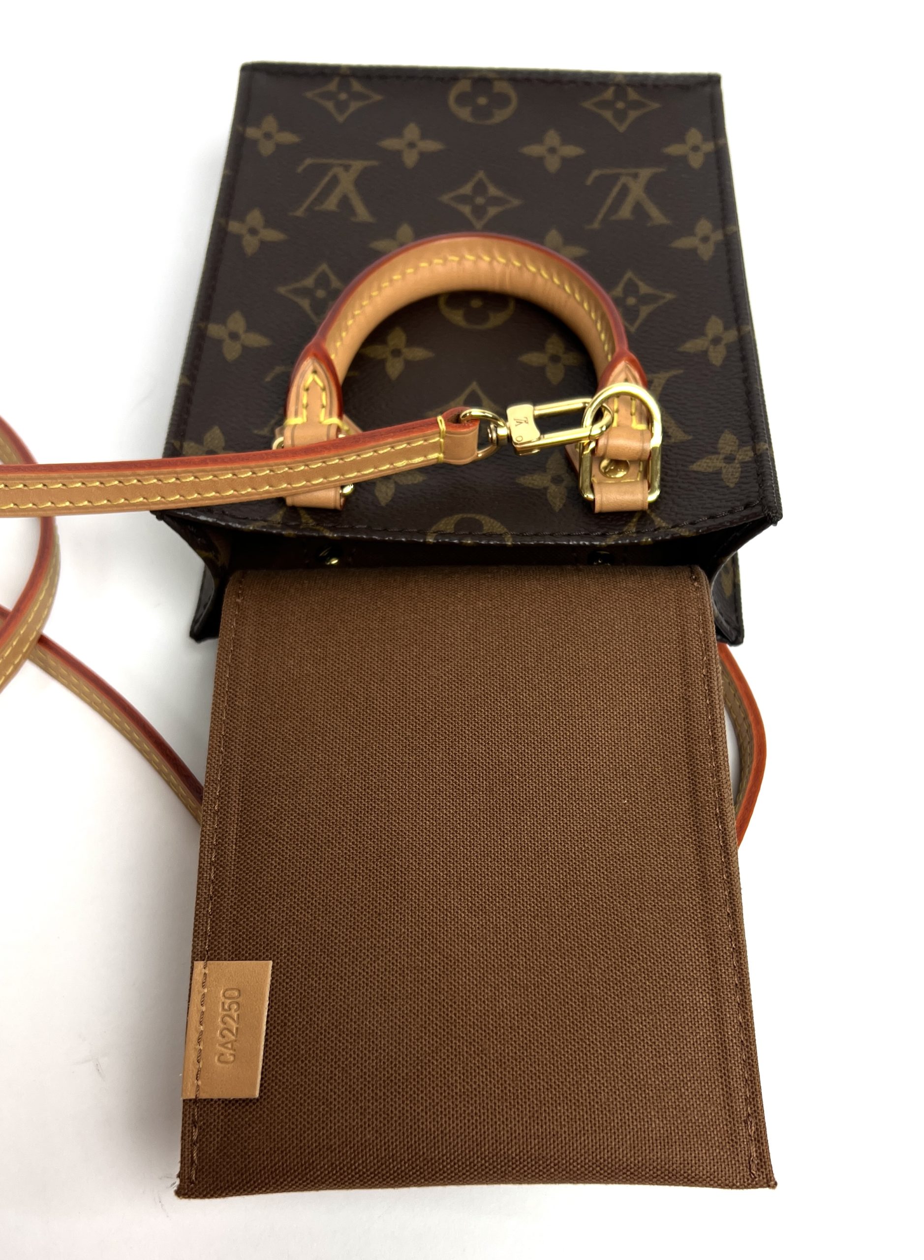 Louis Vuitton Petit Sac Plat Bag – ZAK BAGS ©️
