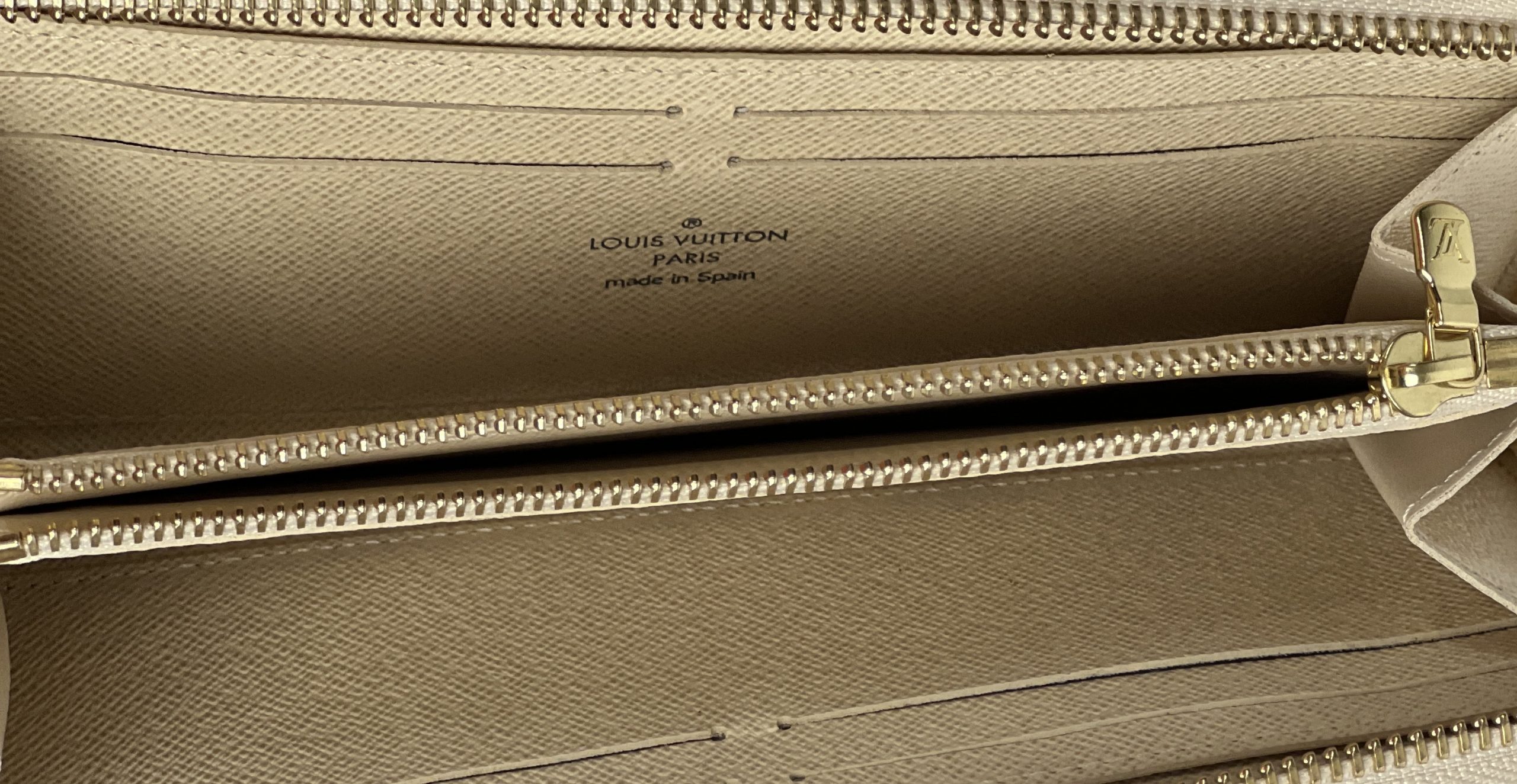 Louis Vuitton Womens Damier Azur Clemence Leather Zippy Long