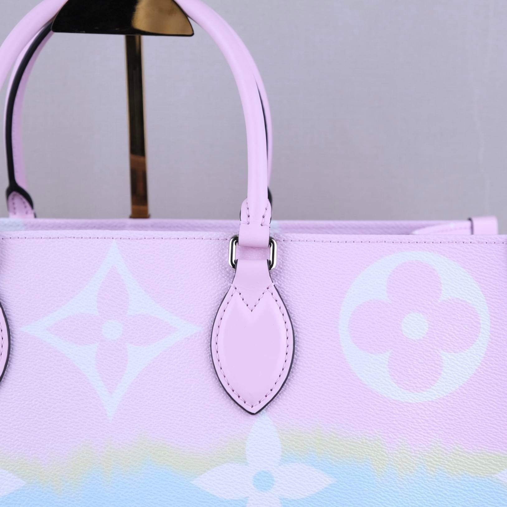 lv on the go pastel