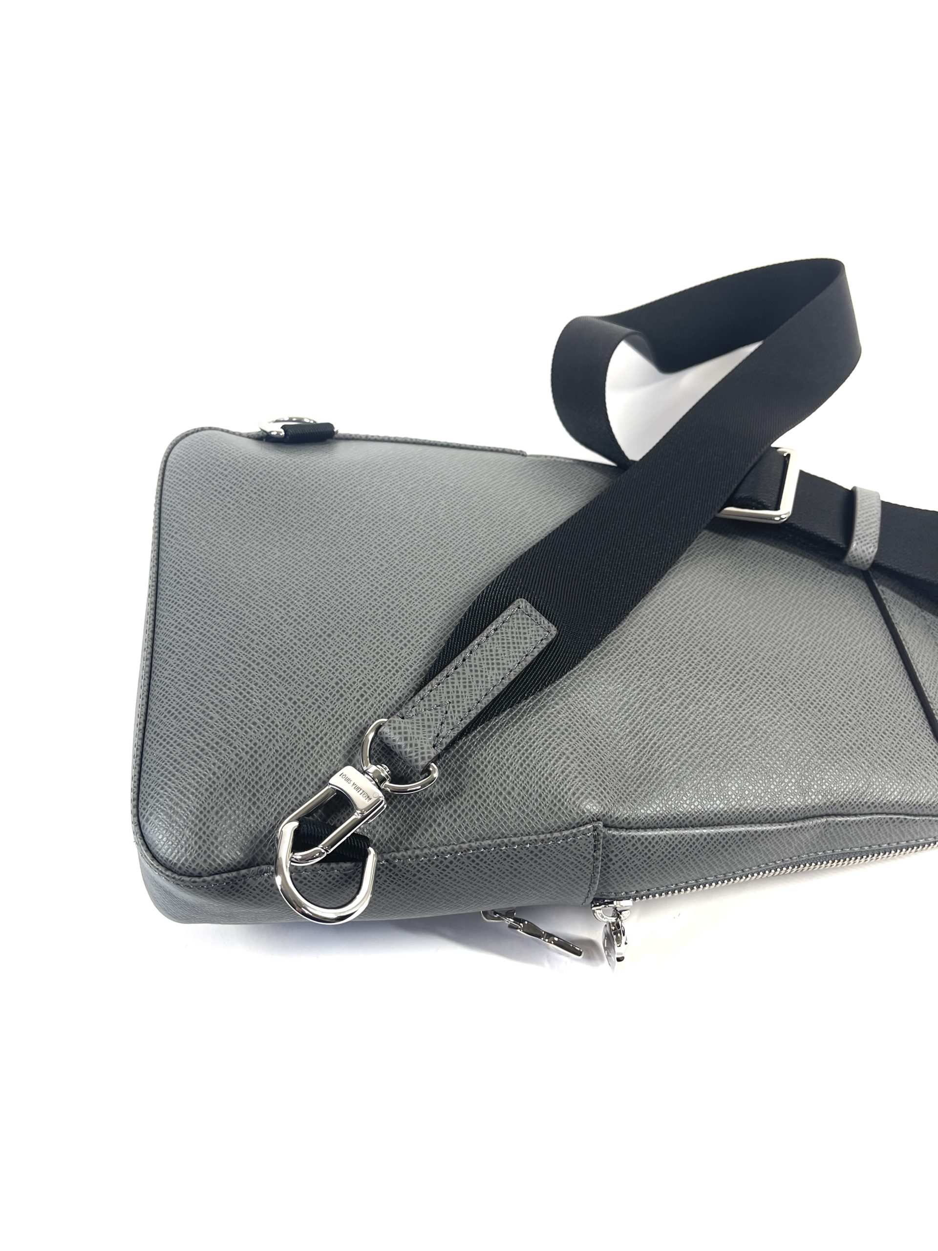 Louis Vuitton Avenue Slingbag, Grey, One Size
