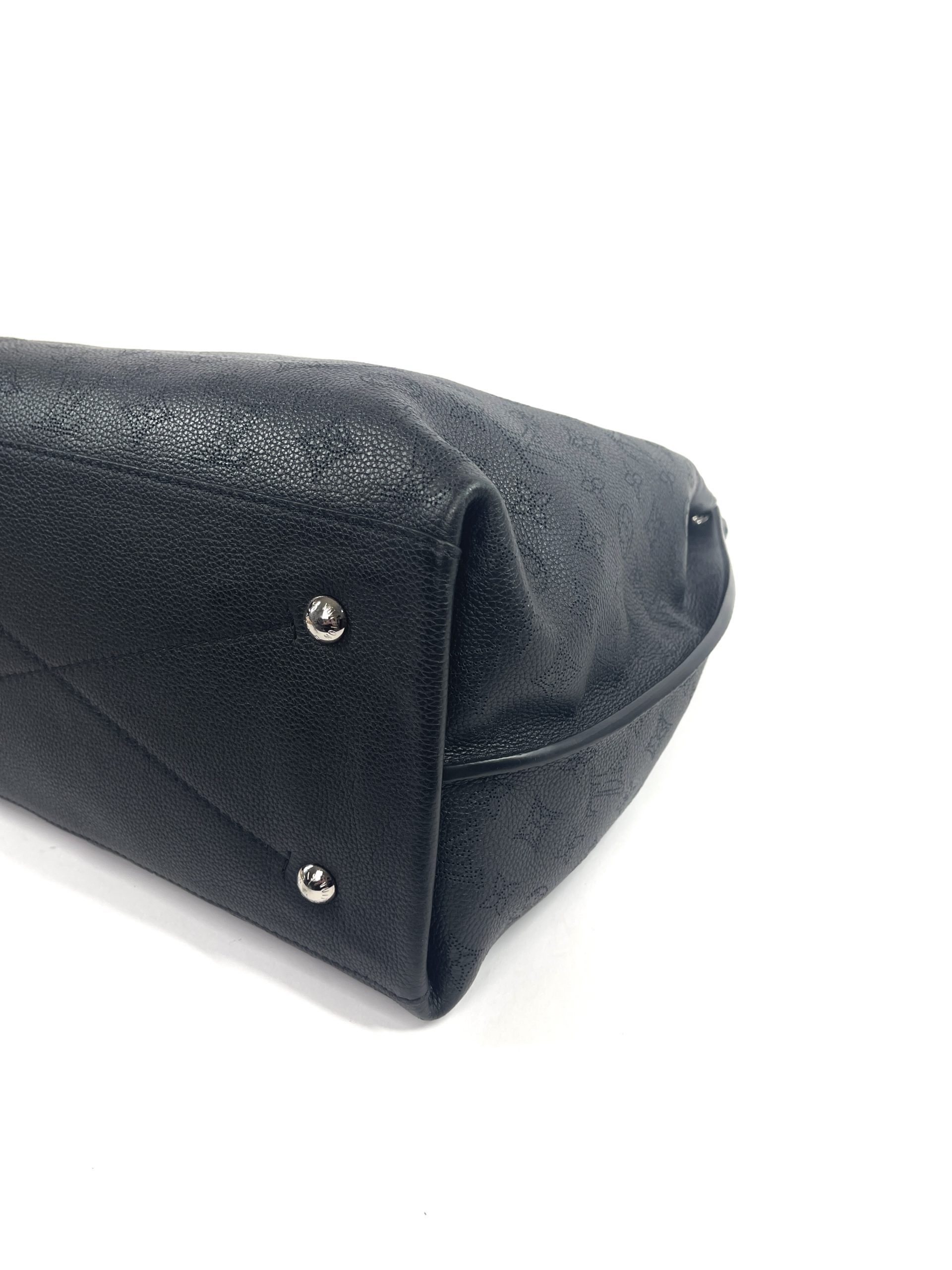 Carmel leather handbag Louis Vuitton Black in Leather - 31309736