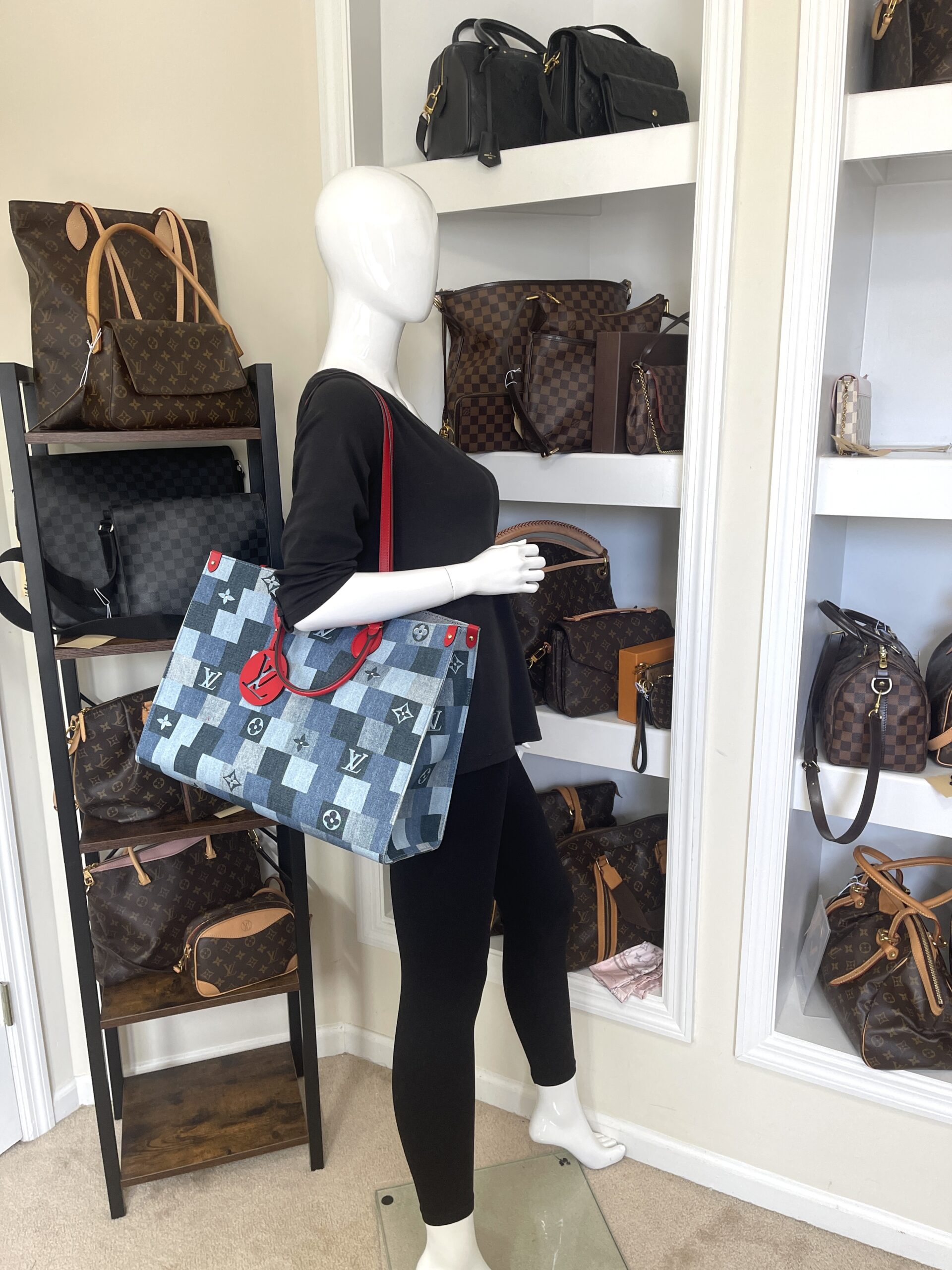Louis Vuitton Onthego GM Monogram Empreinte Leather Black with Gold  Hardware 2019 - BoutiQi Bags