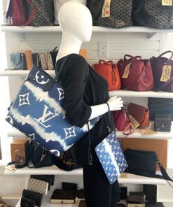 Louis Vuitton Blue Escale Neverfull Bag and Pouch Set 2