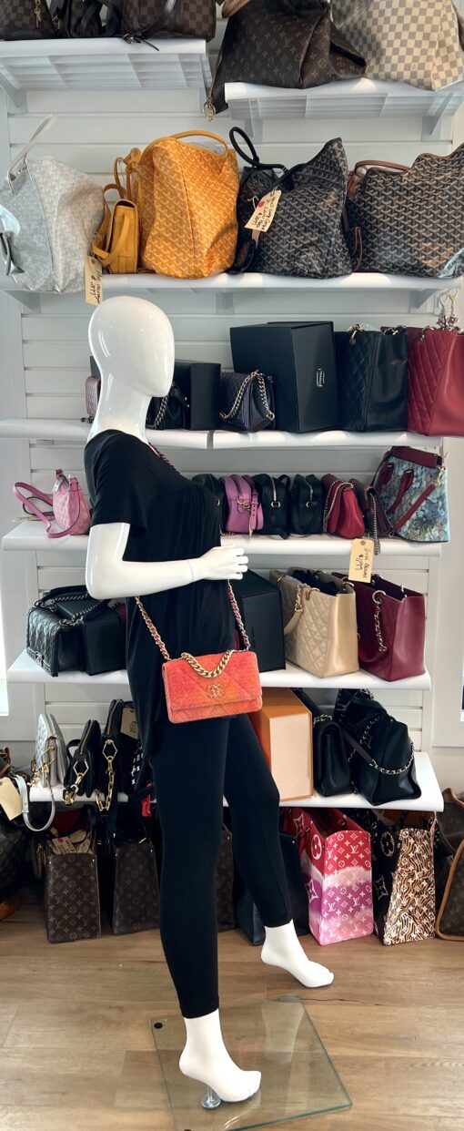 Chanel Quilted Pink Coral Tweed Crossbody Small - Image 15