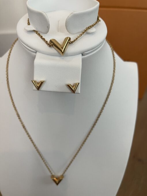 Louis Vuitton 3 piece set V Essentials Gold Necklace Earrings Bracelet 7