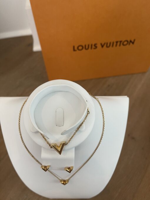 Louis Vuitton 3 piece set V Essentials Gold Necklace Earrings Bracelet 5