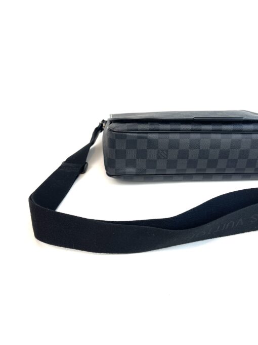 Louis Vuitton Daniel MM Graphite Messenger 17