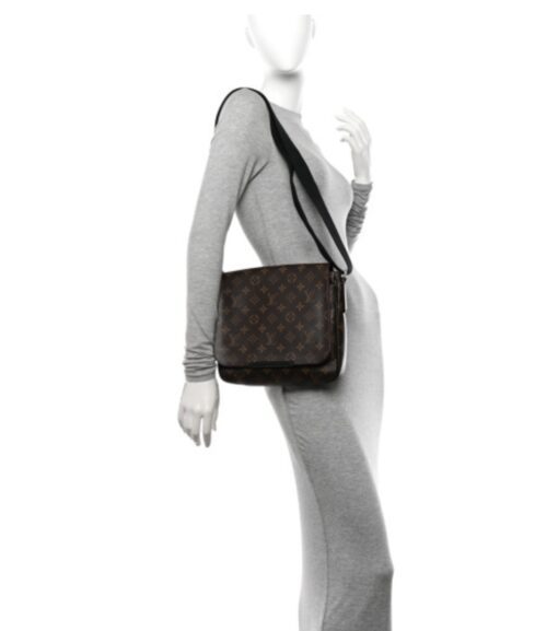 Bundle Louis Vuitton District PM Monogram and Marc J The Tote Medium Camel - Image 5