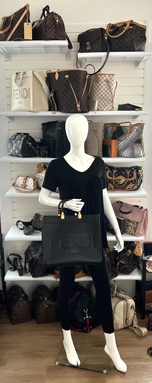 Fendi Black on Black Medium Sunshine Shopper Vitello King - Image 3