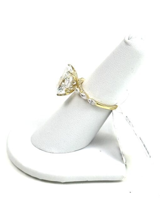 Brand new 5.5 Carat Radiant Lab Diamond G VS1 In 14k Yellow Gold - Image 5