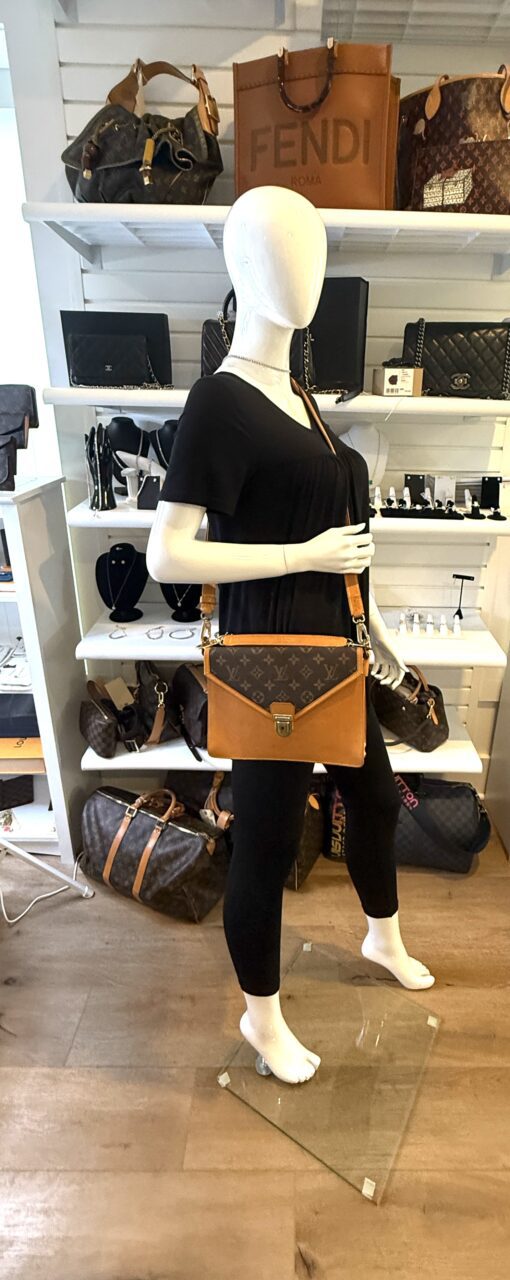 Louis Vuitton Vintage Monogram Sac Biface - Image 2